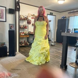 Pretty yellow dress